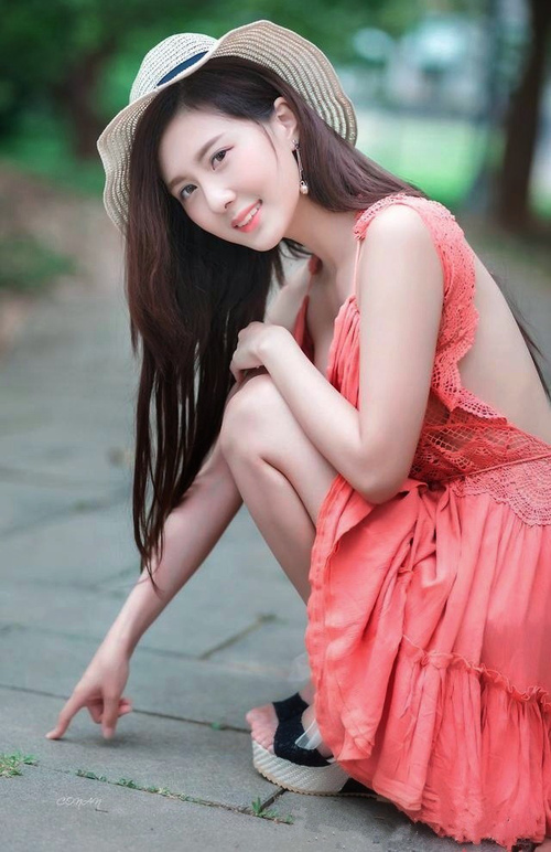 草根逆袭！红牛二队绝杀法拉利，新秀皮亚斯特里点燃不可能的赛道