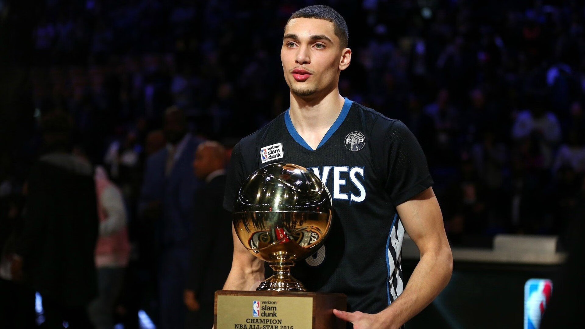 撞线时刻，当F1赛道响起拉什福德的终场哨音