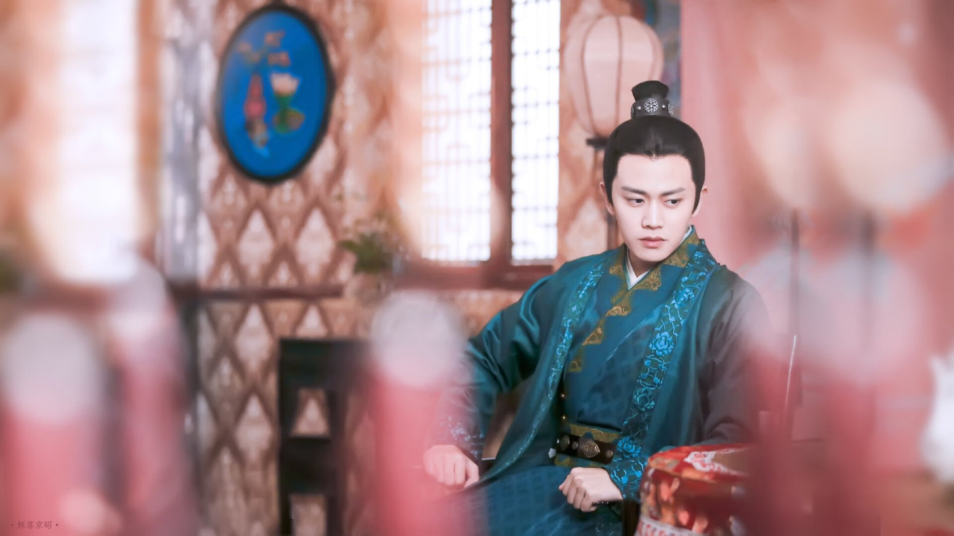 宿命对决的独幕剧，当高卢雄鸡驯服东欧铁骑，三笘薰以闪电撕裂黄昏