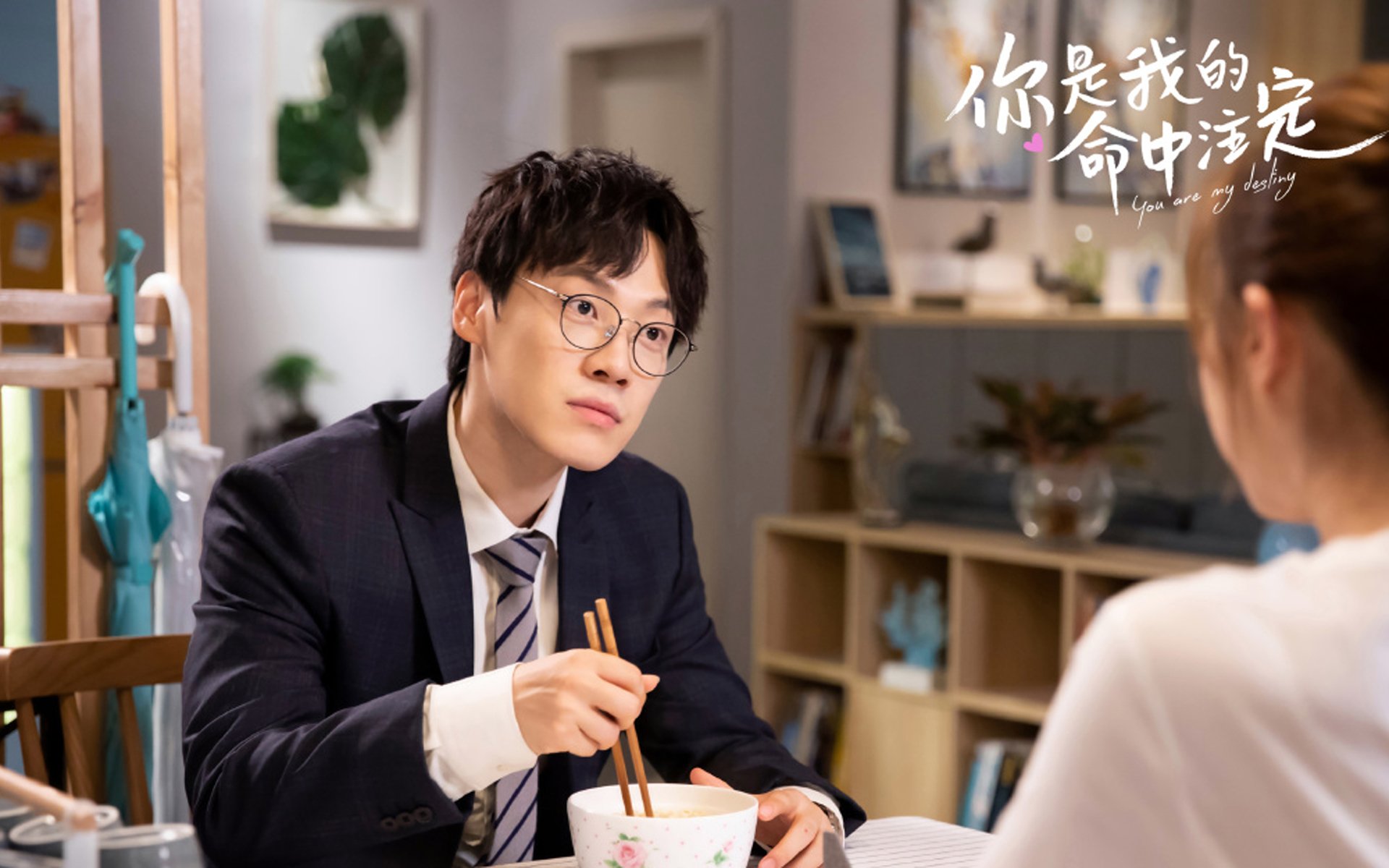 非常棒，充满了戏剧张力和历史悬念。我们先来构思几个不同风格的标题，再为你展开一篇完整的文章